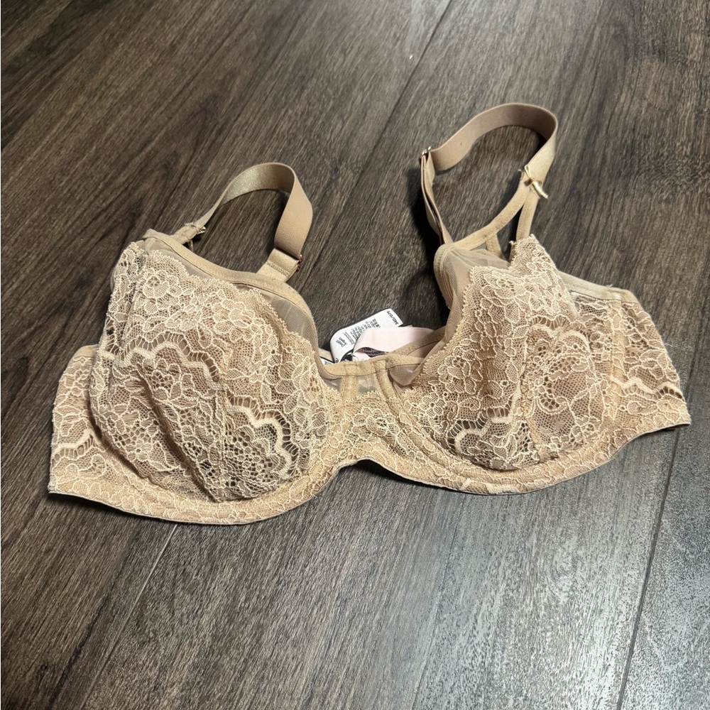 Victoria's Secret Lace Underwire Bra in Beige